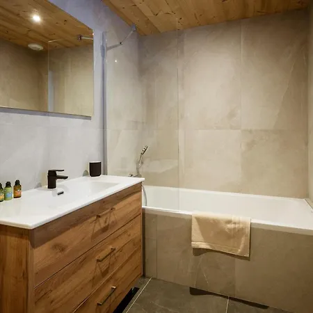 En Triplex Pour 14 Personnes Avec Wifi, Parking Et Terrasse - Fr-1-263-546 * Valloire